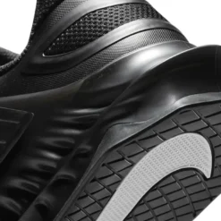 Nike Savaleos -⁠ Zwart